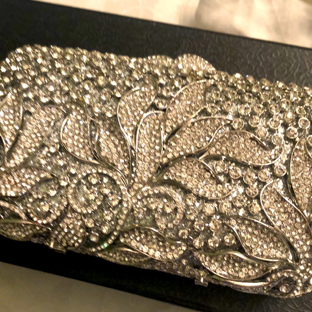 New jewel clutch with strap Silver